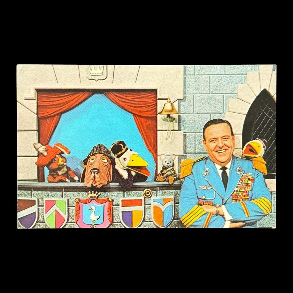 Garfield Goose Postcard Frazier Thomas WGN-TV Chicago Puppet Cast Curteichcolor